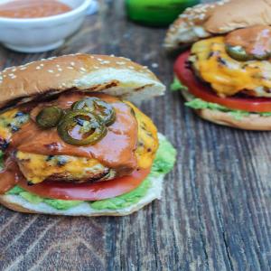Jalapeno Cheddar Chicken Burgers with Chipotle Barbecue Aioli_image