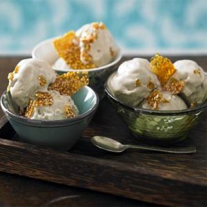 Green tea frozen yogurt with sesame brittle shards image