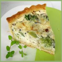 Herbed Chicken and Broccoli Quiche image