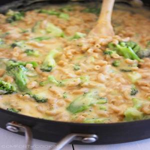 Skinny Baked Broccoli Macaroni and Cheese image