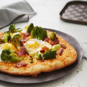 Broccoli-Cheddar Breakfast Pizza_image