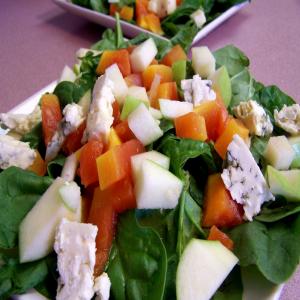 Spinach-Apple Salad With Roquefort Cheese_image