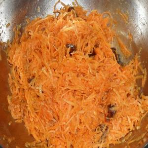 Paleo Moroccan Carrot Salad With Dates_image