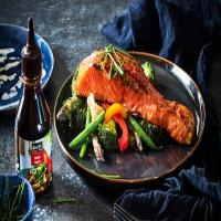 Hoisin salmon fillets with wok-fried vegetables_image