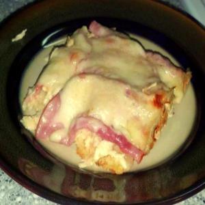 Deep-Dish Traditional Chicken Cordon Bleu Crescent Casserole_image