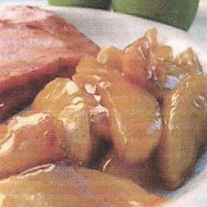 Pan roasted pork Medallions with sauteed apples_image