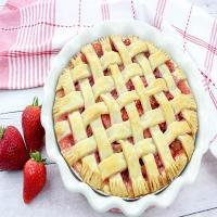 Award-Winning Strawberry Rhubarb Pie_image