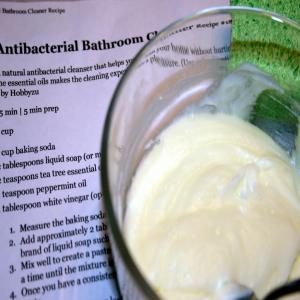 Antibacterial Bathroom Cleaner_image