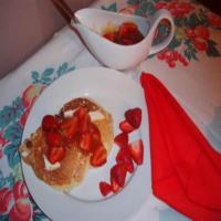 Buttermilk Pancakes with Strawberry Sauce_image