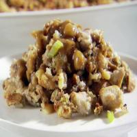 Stuffing with Golden Raisins and Walnuts_image