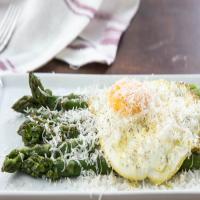 Asparagus alla Milanese (Poached Asparagus With Fried Egg and Parmesan Cheese) Recipe_image