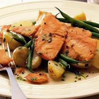 Pan-fried smoked salmon with green beans & chives image