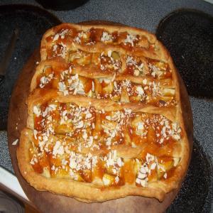 Warm Apple-Almond Pastry_image