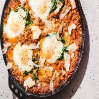Sloppy Joe Shirred Eggs With Spinach_image
