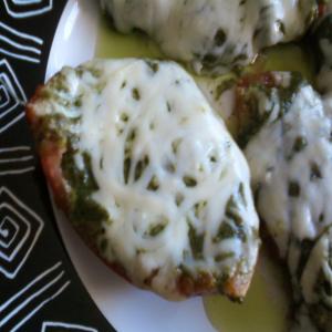Nif's Grilled Tomatoes With Pesto and Cheese_image