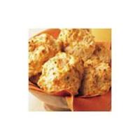 Cheddar and Roasted Garlic Biscuits_image