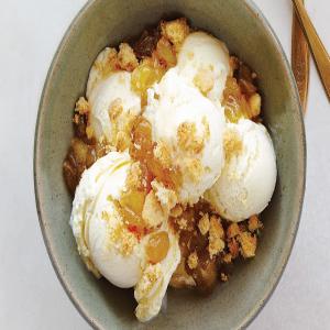 Apple Crumble with Calvados and Créme Fraîche Ice Cream_image