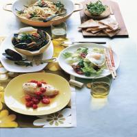 Buttery Steamed Mussels with Sake and Chiles_image