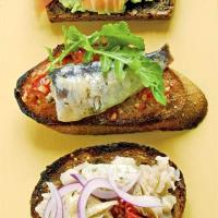 Open sandwiches - Tomato, sardine & rocket image