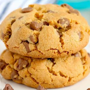 Big Fat Chewy Chocolate Chip Cookies_image