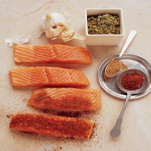 Chili-Rubbed Salmon with Papaya and Scallions_image