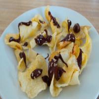 Potato Chips Drizzled With Chocolate_image