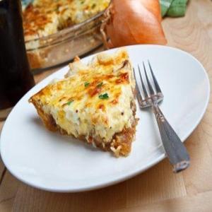 Guinness Braised Onion and Aged White Cheddar Quiche_image