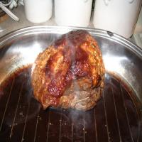 BBQ & Garlic Crusted Roast Sirloin W/ Wine Gravy_image