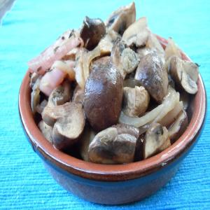 Marinated Mushrooms With Shallots and Thyme image