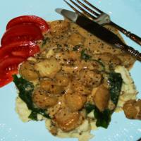Creamy Tarragon Scallops With Spinach & Smashed Potatoes_image