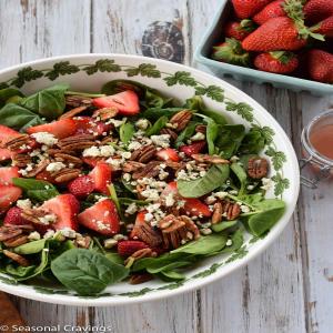Strawberry and Pecan Spinach Salad_image