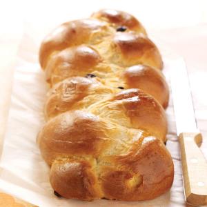 Sweet and Golden Easter Bread_image