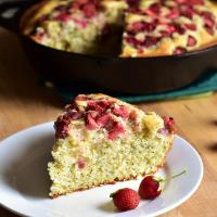Buttermilk-Poppy Seed Skillet Cake with Strawberries_image