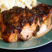 Grilled Salmon With Hot Red Sauce_image