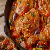 Mediterranean Chicken With Tomatoes, Olives and Herbed White Beans_image