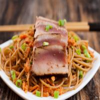 Seared Tuna on Noodles with Peanut Sauce_image