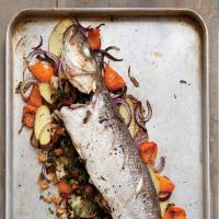 Whole baked fish with sun-dried tomatoes_image