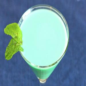 The Sweet, Decadent, Classic Grasshopper Drink Recipe_image
