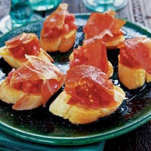 Spanish tomato bread with jamón Serrano_image