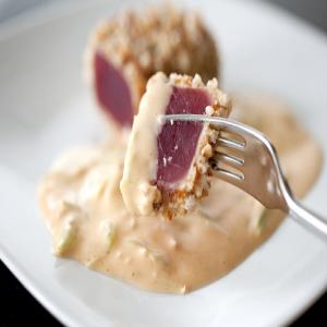 Rice Cracker Crusted Tuna With Spicy Citrus Sauce_image