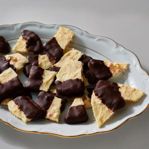 Chocolate-Dipped Peppermint Bark_image