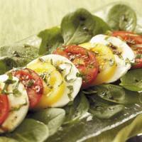 Colorful Tomato 'n' Mozzarella Salad_image