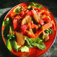 Spinach and Roasted Red Pepper Salad With Honey Balsamic Dressin_image