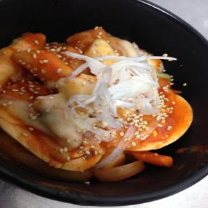 Spicy Korean Rice Cake With Cheese (Cheese Tteokbokki)_image