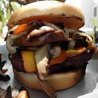 Lynn's backyard burger_image