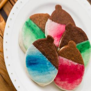 Gingersnap Ornament Cookie Sandwich_image
