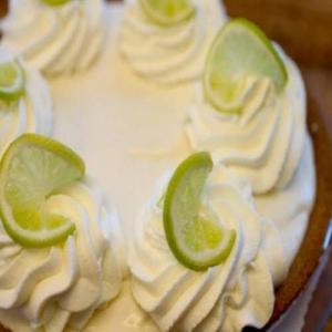 Pappadeaux Key Lime Pie with Raspberry Sauce - CopyKat Recipes_image