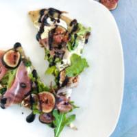 Ricotta, Fig and Prosciutto Pizza with Balsamic Glaze_image