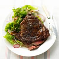 Chili-Rubbed Steak and Salad_image
