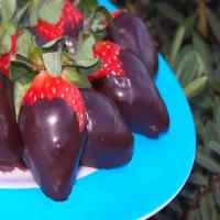 Amarula and Chocolate-Covered Strawberries_image